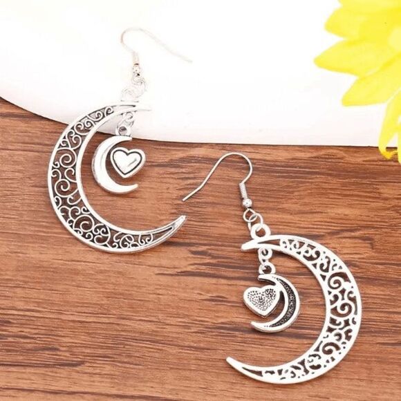 SILVER MAGICAL HEART CRESCENT MOON  DANGLE EARRING - Picture 3 of 6